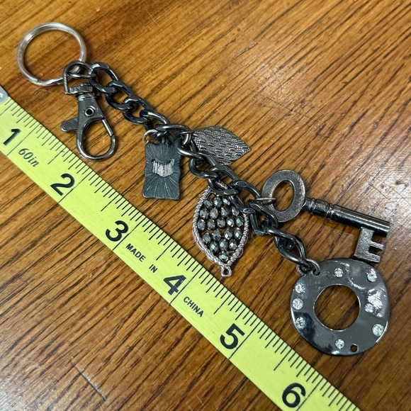 Handmade Upcycled Bag Charm, Guitar & Skeleton Key Pendant Clip Keychain - Picture 4 of 6